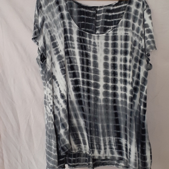 Black/white flowy tie dyed short sleeved top (#1) - Picture 4 of 4